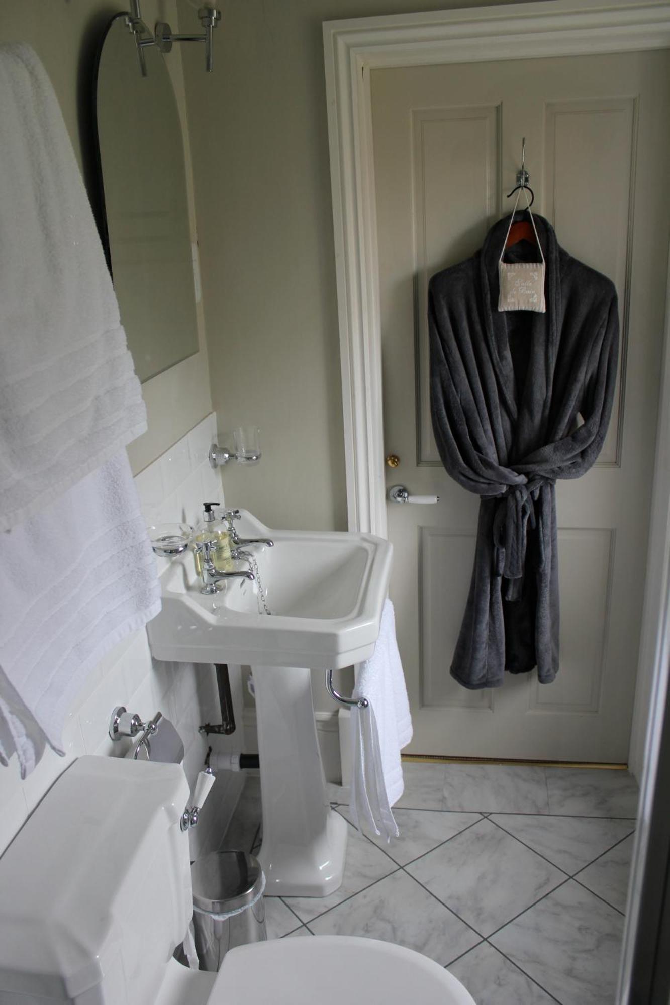 Hazel Manor Guest House Харогейт Екстериор снимка