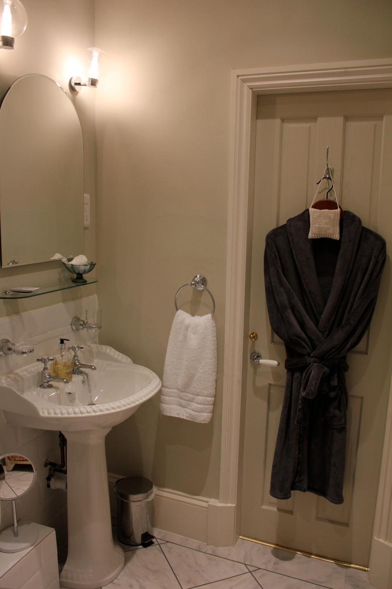Hazel Manor Guest House Харогейт Екстериор снимка