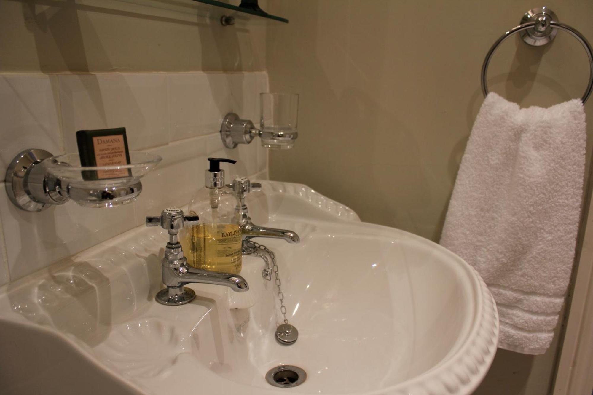 Hazel Manor Guest House Харогейт Екстериор снимка